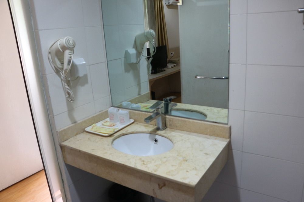 Yixin Business Hotel Guangzhou Buitenkant foto